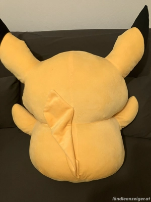 Pokemon Pikachu Stofftief Bild 3
