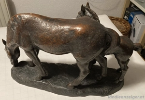 Skulptur bronzierte Keramik Pferd mit Fohlen EJM K. Kemedinger Bild 3
