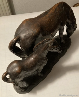 Skulptur bronzierte Keramik Pferd mit Fohlen EJM K. Kemedinger Bild 4