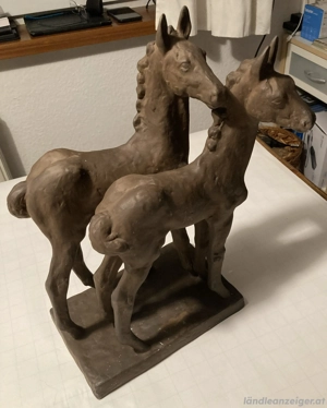 Karlsruhe Majolika 2 Fohlen Pferde, signiert Else Bach, 38cm hoch Bild 2