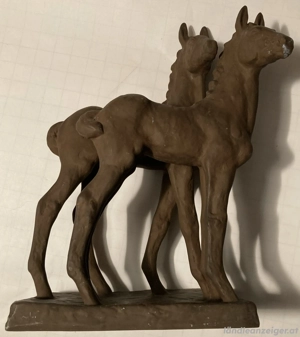 Karlsruhe Majolika 2 Fohlen Pferde, signiert Else Bach, 38cm hoch Bild 3