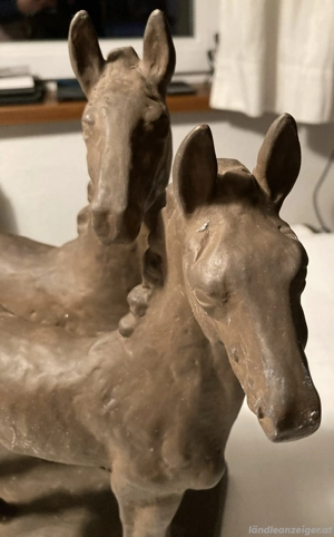 Karlsruhe Majolika 2 Fohlen Pferde, signiert Else Bach, 38cm hoch Bild 4
