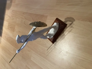 Dekorative Krieger-Statue mit Speer & Schild - klassischer Stil - auf Holzsockel