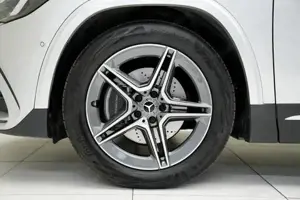 Mercedes-Benz GLA 200 d 4MATIC W-Paket Sport SpurW ParkAss. Bild 6