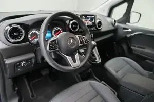 Mercedes-Benz T 180 PROGRESSIVE Lang Navi PDC KAM KlimaA SpurH Bild 5