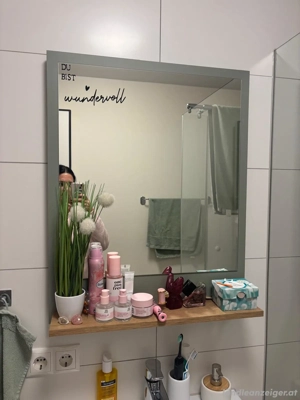 Badezimmer Spiegel und Schrank Bild 3
