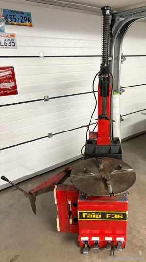 Reifenmontiermaschine