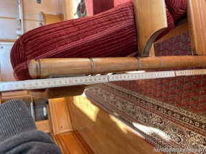 Sessel aus Holz mit Kissen Bild 7