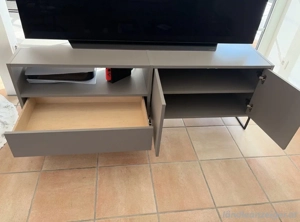 TV-Kästchen mit Schublade und offenem Element Bild 2