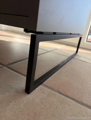 TV-Kästchen mit Schublade und offenem Element Bild 5