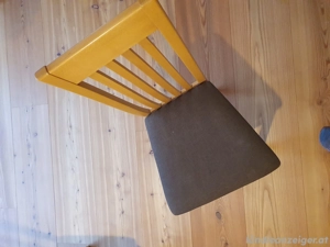 4 Holzstühle mit braunem Textilpolster Bild 3