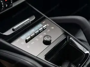 Porsche Cayenne Bild 16