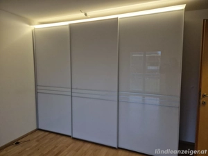 Schwebetürenschrank zu verschenken