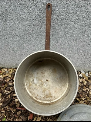 antiker Zinkkessel mit Eisengriff Bild 4