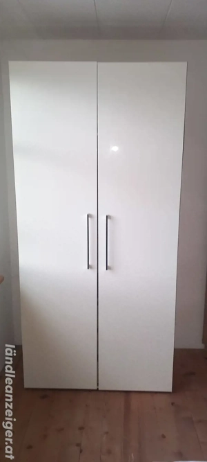Kleiderschrank