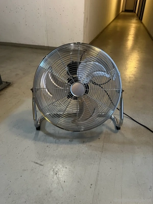 Großer Bodenventilator   Industrielüfter - Metall