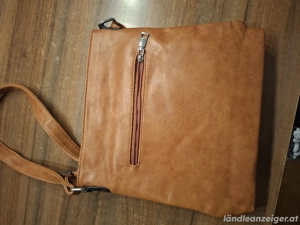 Kunstlederumhängetasche Bild 2