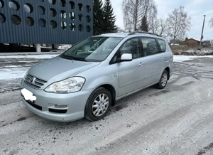 Toyota Avensis Verso  Bild 3