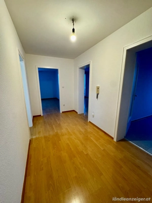 Helle 2-Zimmer Wohnung mit Balkon und Aufzug.