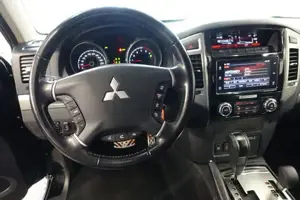 Mitsubishi Pajero Bild 18