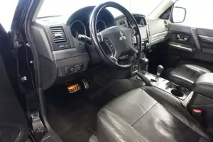 Mitsubishi Pajero Bild 9