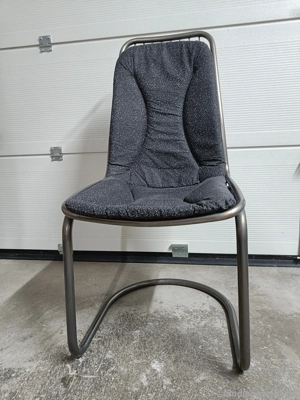 5 Stück Stahl-Stühle zu verkaufen