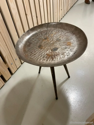 Beistelltisch aus Eisen Bild 3