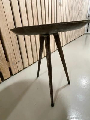 Beistelltisch aus Eisen Bild 2