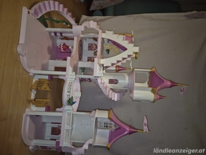 Playmobilschloss mit Einrichtung Bild 2