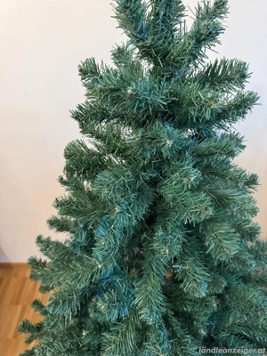 Weihnachtsbaum (künstlich) zu verkaufen- sehr guter Zustand Bild 2