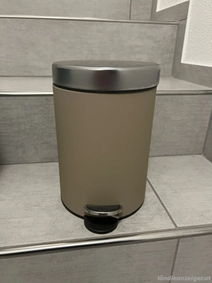 Abfalleimer für Bad WC