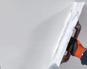 feine weiße Spachtelmasse