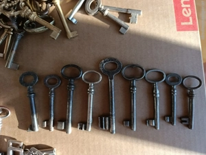 Große Sammlung alter Schlüssel Bild 2