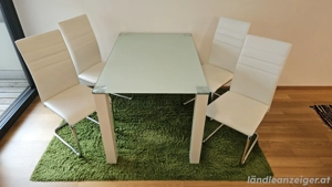 Glastisch mit 4 Stühlen aus Kunstleder Bild 3