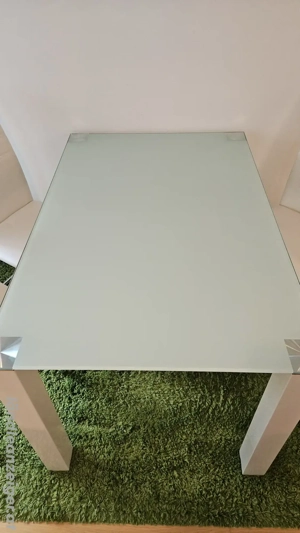 Glastisch mit 4 Stühlen aus Kunstleder Bild 4