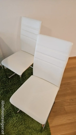 Glastisch mit 4 Stühlen aus Kunstleder Bild 2