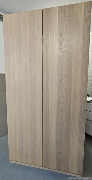 Kleiderschrank