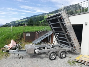 Verkaufe PKW-Tandem 3-Seiten Kipper mit elektrohydraulische Kippfunktion und Aufsatzwänden