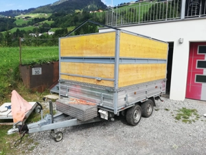 Verkaufe PKW-Tandem 3-Seiten Kipper mit elektrohydraulische Kippfunktion und Aufsatzwänden