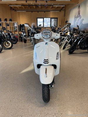 Vespa GTS 310 Super Weiß Bild 3