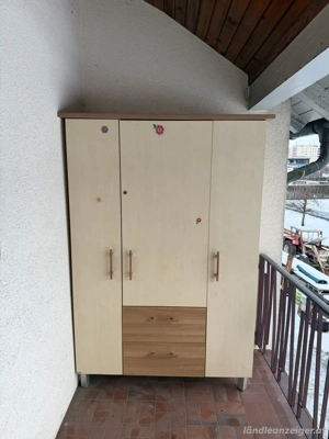 Kleiderschrank
