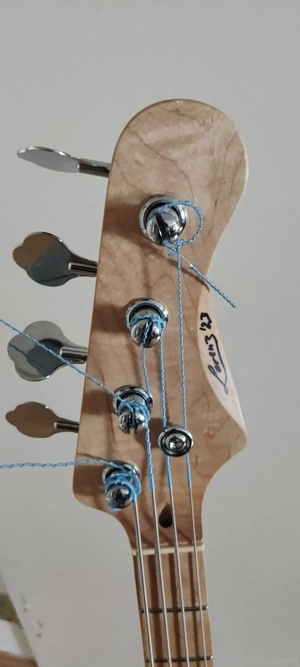 Bass Gitarre zu Verkaufen  Bild 3