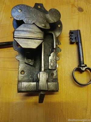 Antikes Schrankschloss - überholt und voll funktionstüchtig