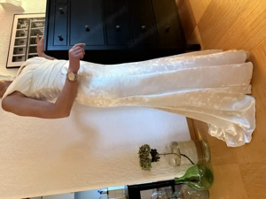 Elegantes Brautkleid aus champagnerfarbener Seide   Maßanfertigung, Gr. 38