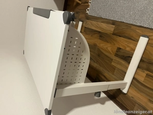 Tisch, geringe Gebrauchsspuren  Bild 2