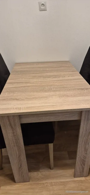 4 Stühle neu und  Tisch  Bild 2