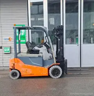 Toyota Gabelstapler 8FBMT30 Stapler Hubstapler defekt Bastler Bild 3