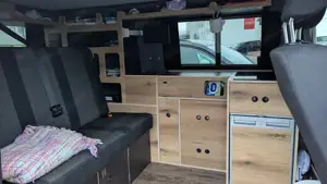 VW Bulli mit Camperausbau Bild 3