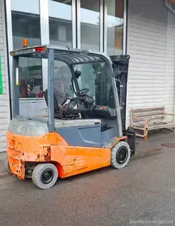 Toyota Gabelstapler 8FBMT30 Stapler Hubstapler defekt Bastler Bild 4