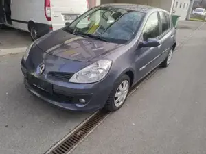 Renault Clio Bild 2